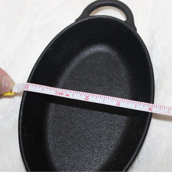 Bundle of 2 Pioneer Woman Mini Cast iron skillets - Picture 3 of 5